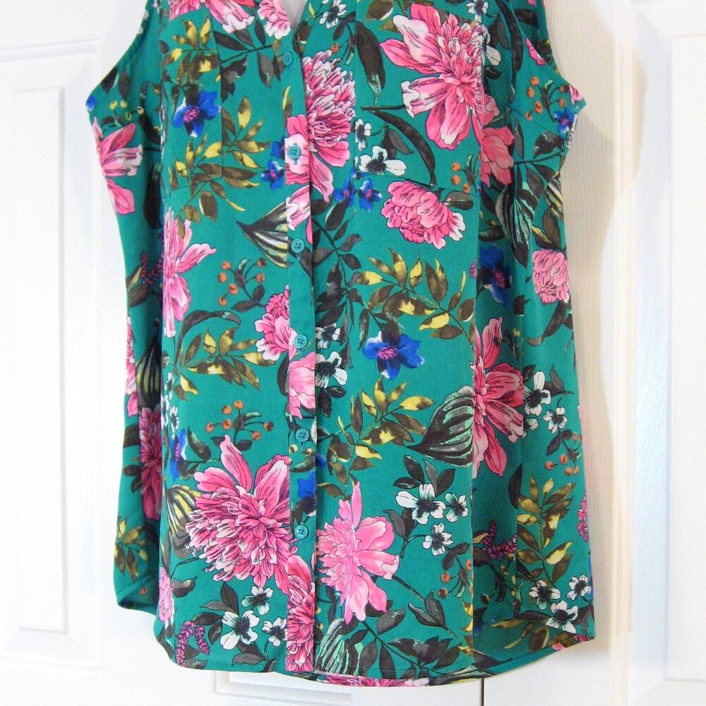 Express | Sleeveless Vibrant Floral Printed Portofino Shirt - Picture 5 of 9